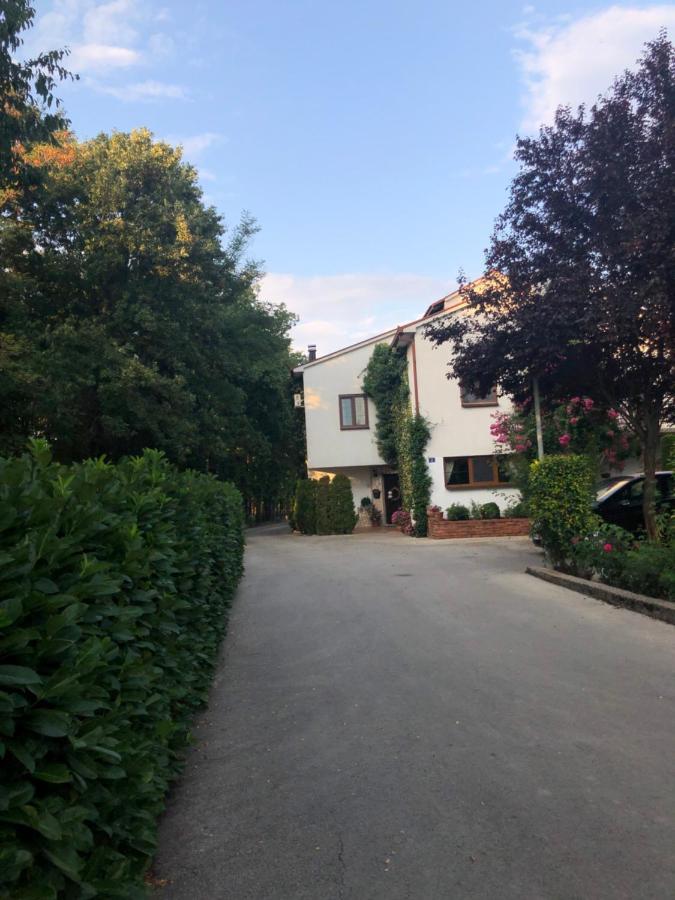 Hotel Pansion Lazine à Međugorje Extérieur photo